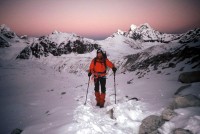 Aube Himalayenne :Thomas en haut de la moraine