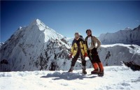 Vincent et Bertrand au col, devant le Baruntse !