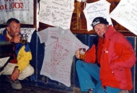 Dans le pub de Namche: Bière à flot!